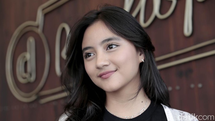 Nayla D Purnama Nayla D Purnama, cast Kisah Tanah Jawa: Pocong Gundul, saat berkunjung ke kantor detikcom.