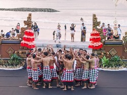 Nonton Tari Kecak Gratis Sembari Menikmati Sunset di Discovery Mall Bali