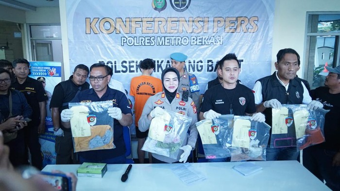 Polisi merilis kasus Nando bunuh istrinya di Bekasi Polisi merilis kasus Nando bunuh istrinya di Bekasi
