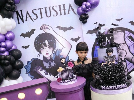 7 Potret Ultah ke-7 Nastusha Anak Chelsea Olivia dan Glenn Alinskie, Bertema Wednesday Addams Bun