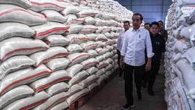 Jokowi soal Beras Langka di Toko Ritel: Nanti Saya Tunjukkan Ada Tidak