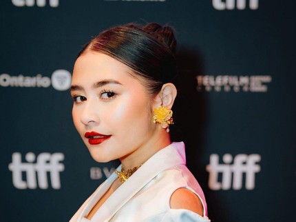 5 Potret Prilly Latuconsina Hadiri Red Carpet Toronto International Film Festival, Bikin Bangga Fans