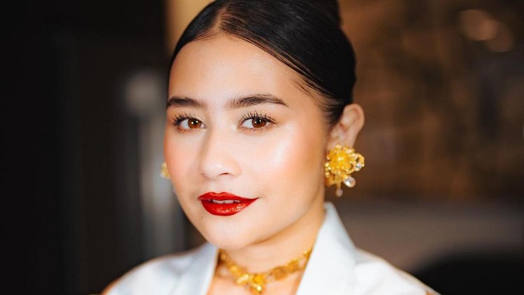 prilly latuconsina prilly latuconsina