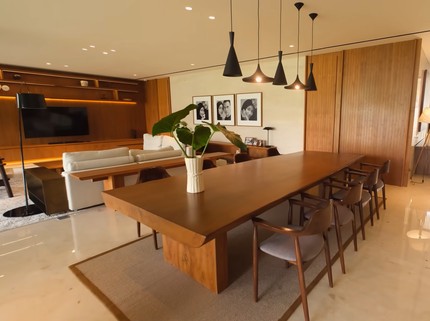 5 Potret Inspirasi Ruang Makan Rumah Artis, Citra Kirana Minimalis Serba Kayu