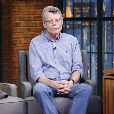 Stephen King Diancam Cerai karena Keseringan Pasang Lagu 'Mambo No. 5'