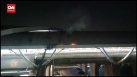 VIDEO: Peron Stasiun Kereta Cepat Halim Terbakar