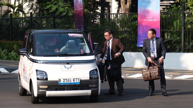 Setelah jadi kendaraan operasional di KTT G20 2022 Bali dan KTT ASEAN 2023 Labuan Bajo, Wuling Air EV berpartisipasi di KTT ASEAN 2023 Jakarta.