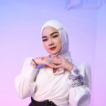 Bukan Gadis Biasa, 8 Potret Zhadela Eks Pacar Asnawi Mangkualam yang Disorot