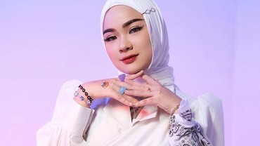 img-title Bukan Gadis Biasa, 8 Potret Zhadela Eks Pacar Asnawi Mangkualam yang Disorot