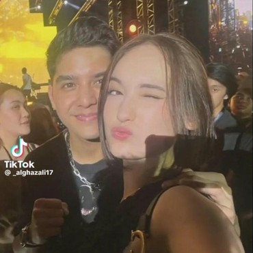 Move On dari Alyssa Daguise, 7 Potret Mesra Al Ghazali & Laura Moane Diduga Pacaran