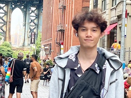 7 Potret Terbaru Rizky Langit Ramadhan Putra Rossa yang Tampil Manglingi