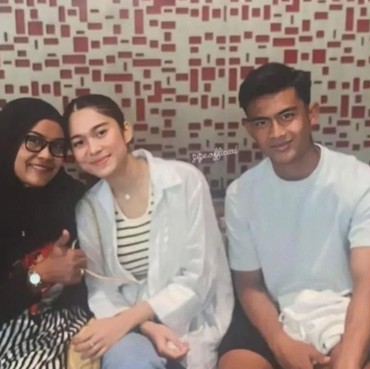 Ponsel Milik Ibunda Pratama Arhan Jadi Sorotan