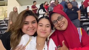 img-title 7 Potret Kedekatan Azizah Salsha & Ibu Pratama Arhan Sang Mertua Jarang Tersorot