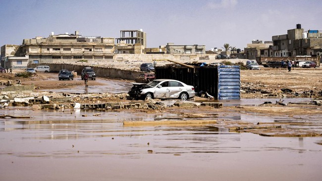 Pihak berwenang Libya melaporkan lebih dari 2.000 orang tewas dan ribuannya masih hilang disapu banjir bandang yang menghantam Kota Derna pada Senin (11/9).