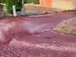 Kota Ini Banjir Amer gegara Tangki Penyulingan Jebol