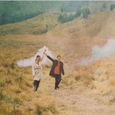 Komentar Damkar soal Aksi Calon Pengantin Siram Api di Bromo Pakai 5 Botol Air