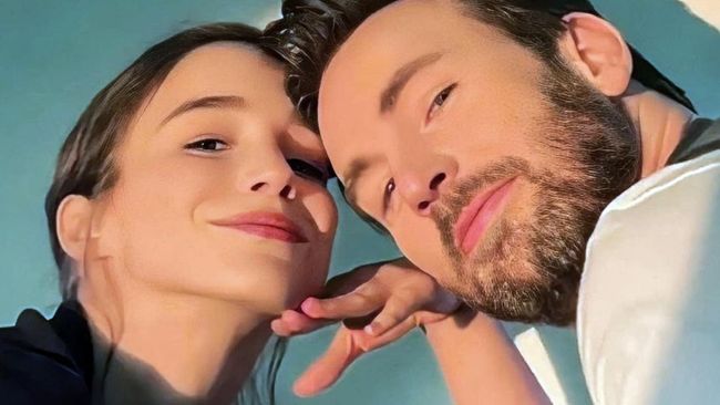 Chris Evans disebut bersemangat dan tak sabar berkeluarga dengan istrinya, Alba Baptista, setelah keduanya menikah.