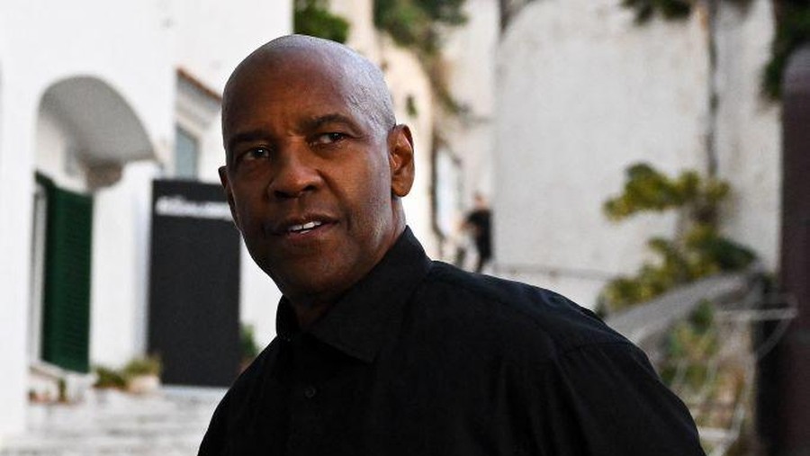 Denzel Washington US actor Denzel Washington attends a photocall on the set of the film