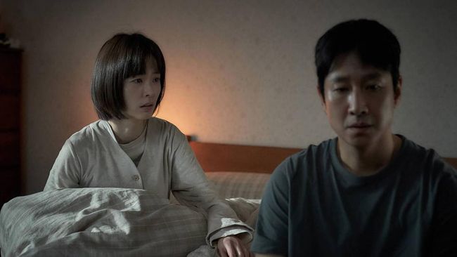 Review Sleep (2023): Masalah emosional dan kesehatan mental berumah tangga yang dibangun secara apik jadi tak membekas karena akhir yang begitu saja.