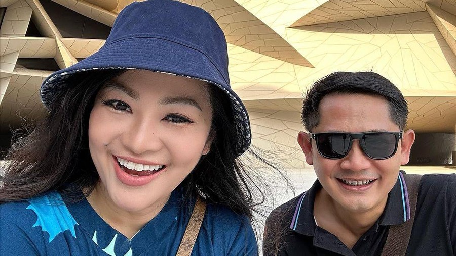 Fitri Carlina dan Hendra Sumendap