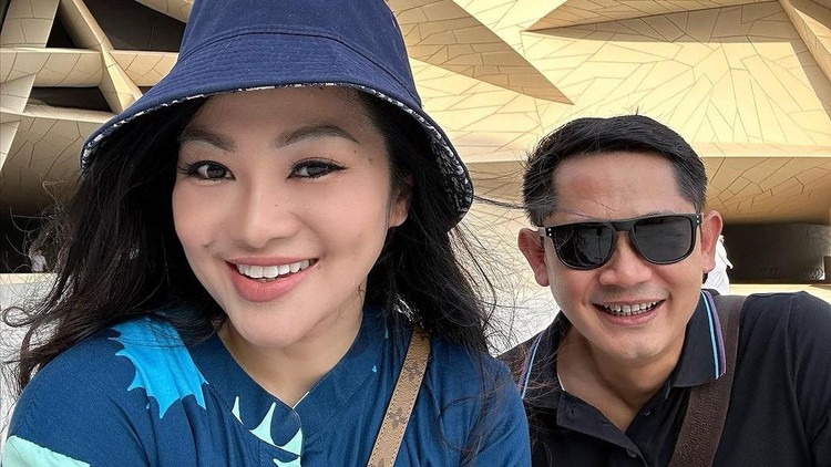 Fitri Carlina dan Hendra Sumendap