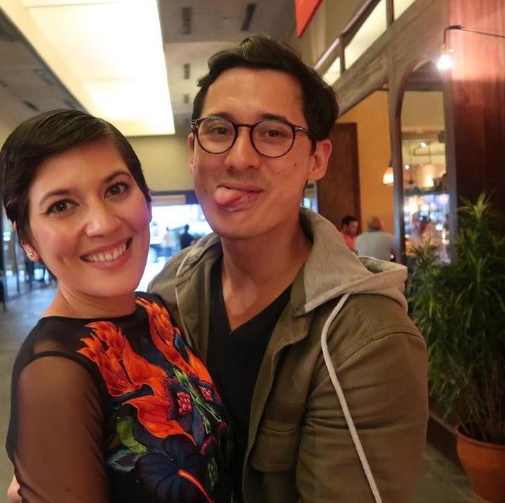 <p>Dalam unggahan tersebut, aktris cantik itu mengatakan bahwa ia dan sang suami saling menyadari bahwa keduanya ingin memiliki pasangan yang setara. "Dari jaman pacaran hingga menikah, ada satu hal yang kami sadari...<em>we want to be equal partners in life</em>," ujarnya. (Foto: Instagram @hannahalrashid)<br /><br /><br /></p>