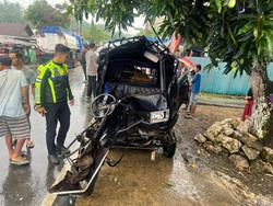 Kecelakaan Maut Truk Vs Minibus di Hulu Sungai Tengah, 3 Orang Tewas