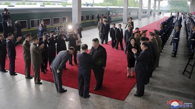 Pemimpin Korea Utara, Kim Jong Un, sampai di Rusia pada Selasa (12/9) menggunakan kereta lapis baja.