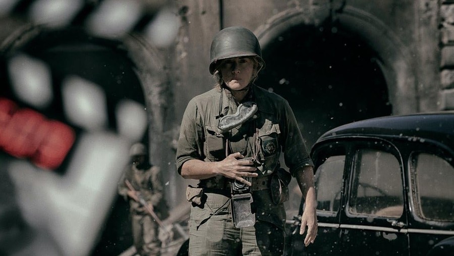 Lee Cuplikan adegan dalam film Lee (2023).