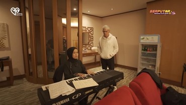 img-title Putri Ariani Bagikan Momen Latihan Nyanyi Bareng David Foster