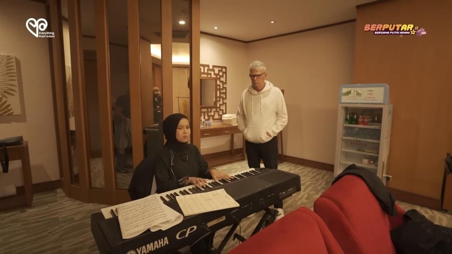 Momen Putri Ariani latihan nyanyi bareng David Foster