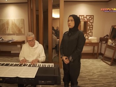 Putri Ariani Jadi Satu-satunya Penyanyi yang Boleh Mainkan Piano David Foster