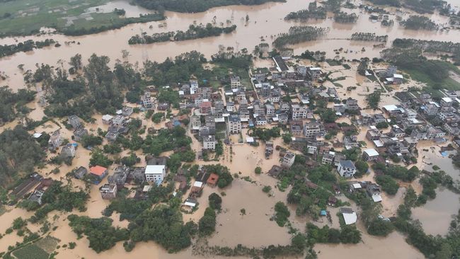 Angin Tornado Acak-Acak China, Pusat Industri Porak-poranda