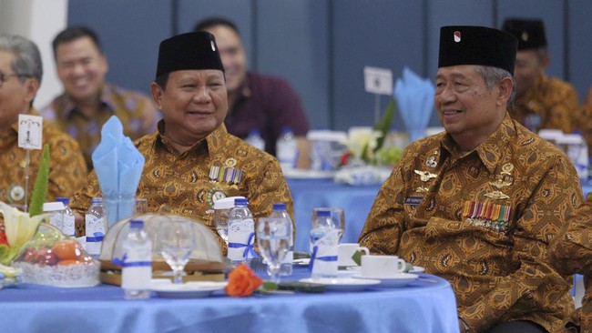 Jubir Demokrat mengatakan pertemuan--bahkan duduk semeja--SBY dan Prabowo adalah sebuah momentum yang baik serta menunjukkan iktikad silaturahmi elite parpol.