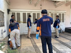 Polisi Gelar Olah TKP Kasus Ibu dan Anak Tinggal Kerangka di Depok