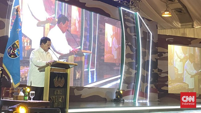Prabowo berseloroh jika anak purnawirawan TNI-Polri tidak mendukung dirinya merupakan suatu hal yang keterlaluan.