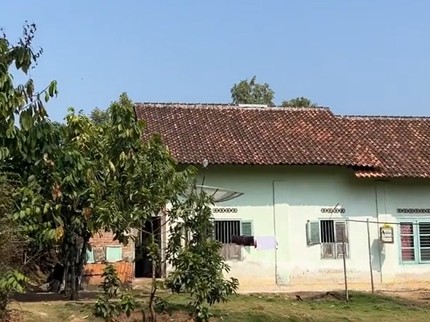 7 Potret Suasana Rumah Masa Kecil Enno Lerian di Kampung, Dekat Sungai Bun