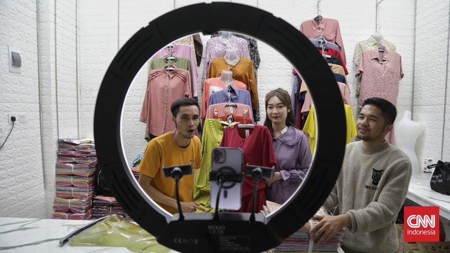 Melihat pertumbuhan yang pesat para penjual brand lokal akan Shopee Live, fitur live streaming ternyata semakin jadi bagian penting dari lanskap belanja online