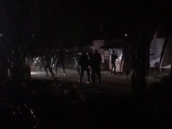 Detik-detik Bentrok 8 Oknum TNI Vs Warga di Halmahera Tengah