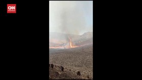 VIDEO: Penampakan Fenomena Tornado Api di Bukit Teletubbies Bromo