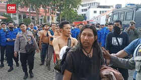 VIDEO: Polisi Tangkap Belasan Massa Aksi Tolak Relokasi Proyek Rempang