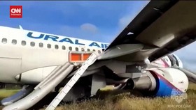 VIDEO: Penampakan Pesawat Rusia Mendarat Darurat di Ladang Siberia