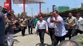 VIDEO: Anies-Cak Imin Tiba di Markas PKS Disambut Ahmad Syaikhu