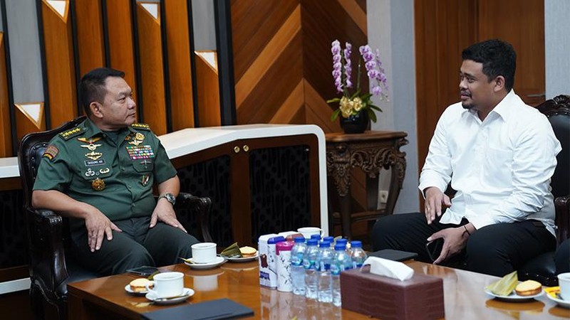 Wali Kota Medan, Bobby Nasution, mengajak TNI AD berkolaborasi dalam upaya normalisasi sungai yang melintasi Kota Medan, sebagai langkah mengatasi banjir.