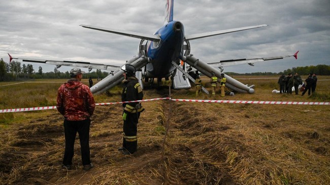 FOTO: Momen Airbus A320 Rusia Mendarat Darurat di Siberia