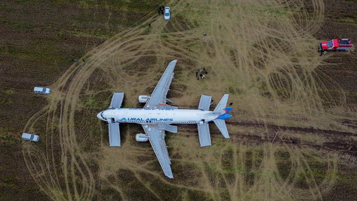 FOTO: Momen Airbus A320 Rusia Mendarat Darurat di Siberia