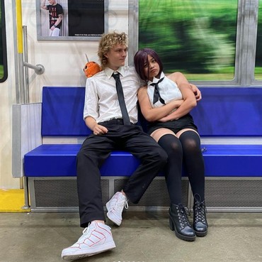 Pecinta Anime, 7 Gaya Pacaran Cinta Kuya & Pacar Bule Cosplay Beragam Karakter