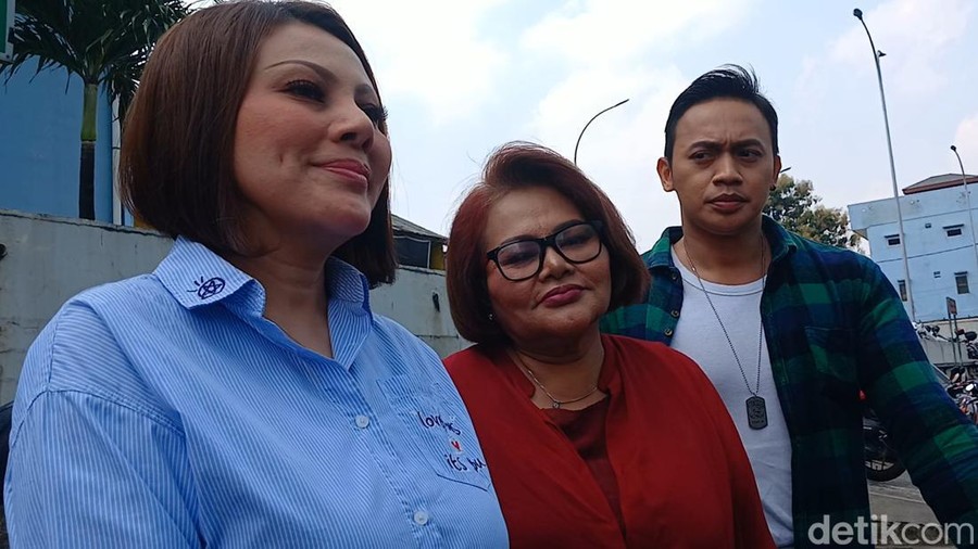 Ibunda Virgoun Kakak dan ibunda Virgoun
