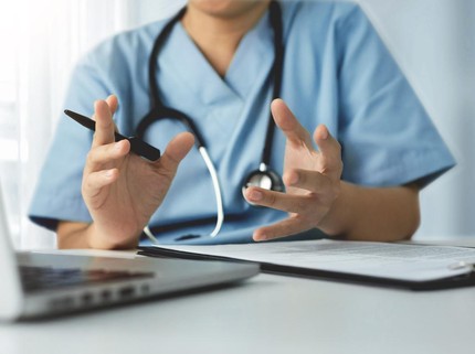 Mengagumkan! Usia 30 Tahun Sudah Jadi Doktor di UI, Ini Sosok Dokter Novita