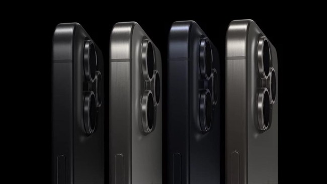 iPhone merevolusi industri ponsel, beralih dari ponsel flip dan keyboard ke layar besar dan kamera yang kuat.